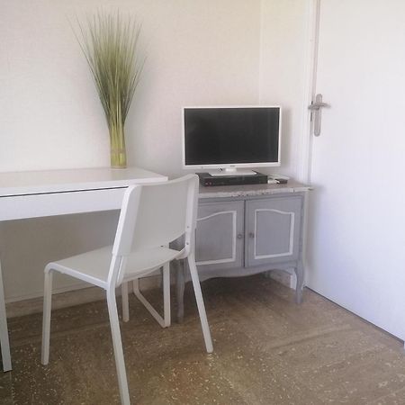 Residence L'Emilia Hyeres Exterior photo